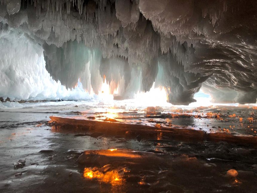 Закат на  Байкале зимой -  