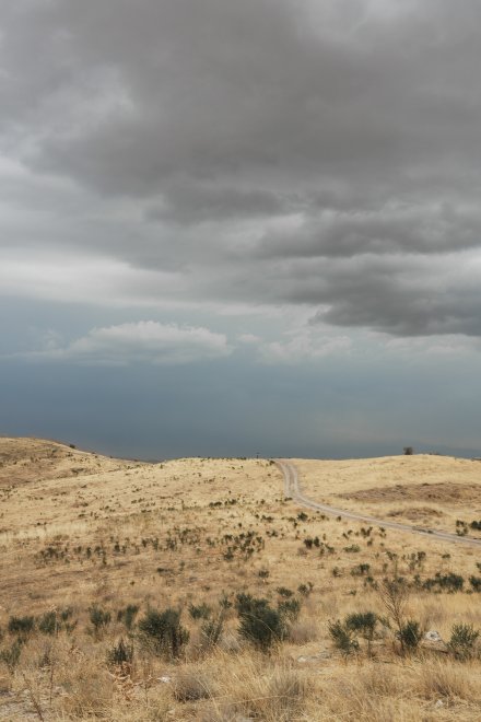 В окрестностях Еревана -   (1/5)