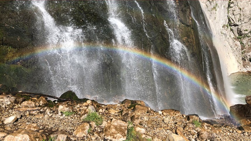 Радуга над водопадом -  