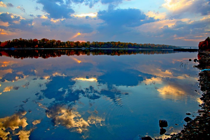 Облака плывут по Иртышу -  