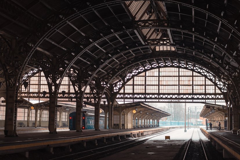 Вокзалы, которые перестали принимать поезда: 5 историй о перерождении